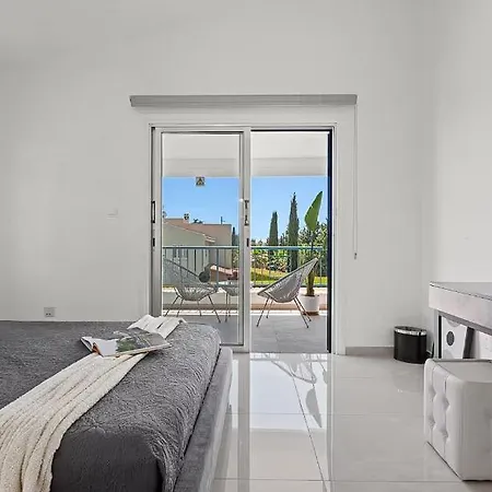 Πανσιόν Experience The Perfect Blend Of Luxury, Comfort, And Convenience! *