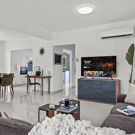 Experience The Perfect Blend Of Luxury, Comfort, And Convenience! Πέγεια